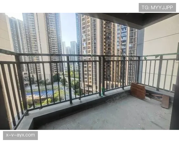 比尔正式入驻凤凰城新居 展望精彩新生活