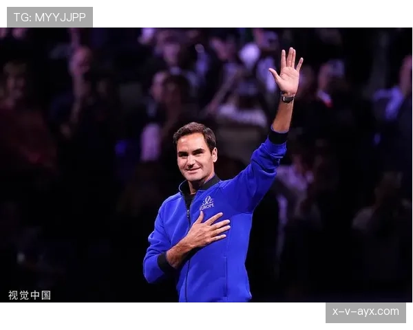 费德勒颁奖台上像王子，下飞机却拎着塑料袋那一刻我真无语